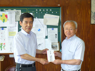 第２回東日本大震災復興支援チャリティーコンサートの義援金をお渡ししました