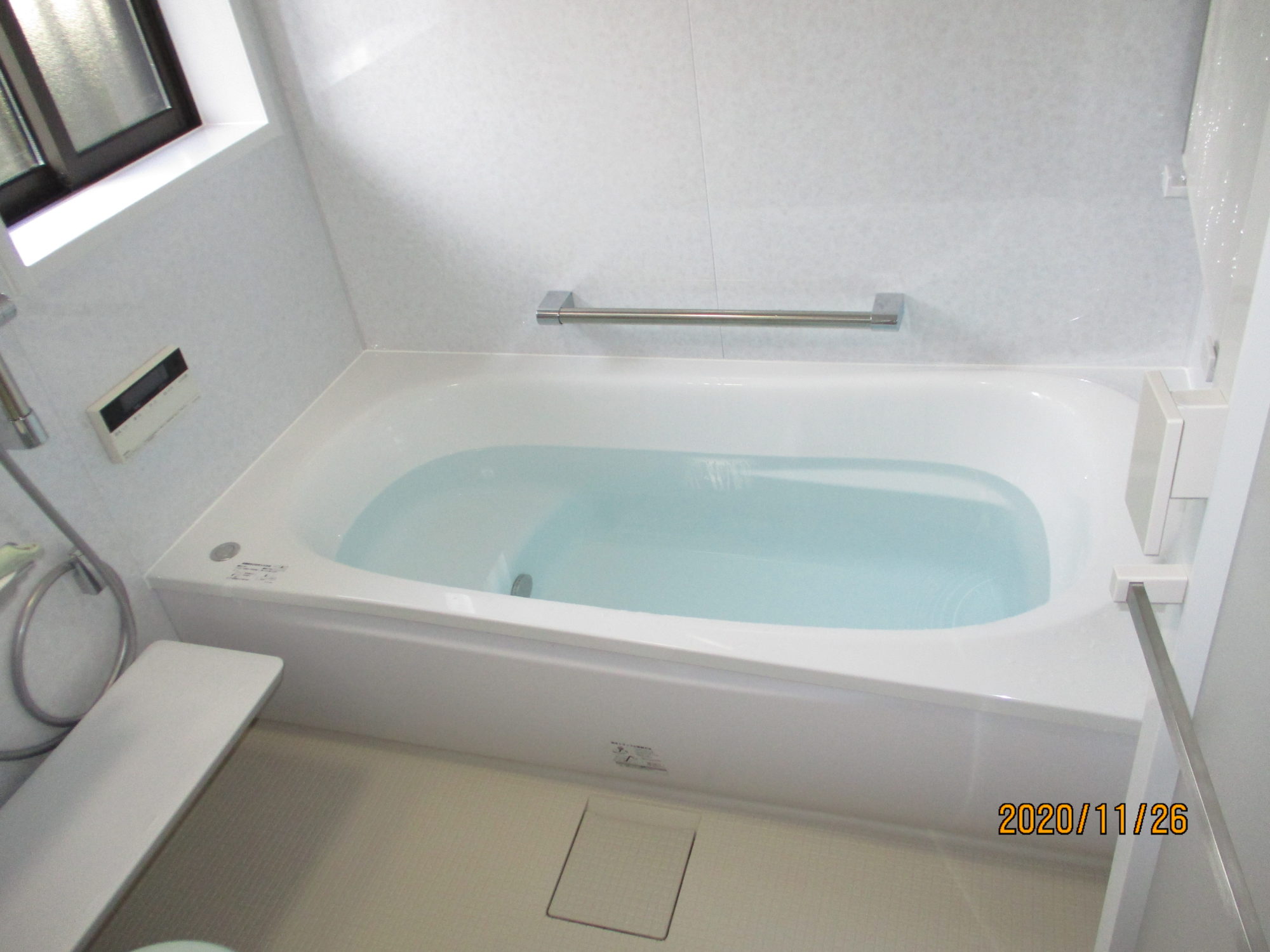 所沢市　水廻りリフォーム　タイル貼りのお風呂から温かいユニットバスへ　ディープグリーンが美しいキッチン