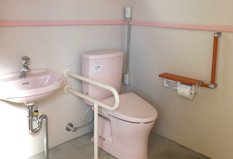 【スタッフ＠ブログ】いちご農園に屋外トイレを設置しました：中林