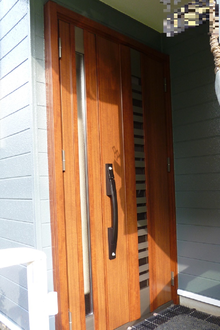 所沢市　玄関ドアリフォーム　断熱ドアに交換　採風タイプで爽やかな玄関を実現