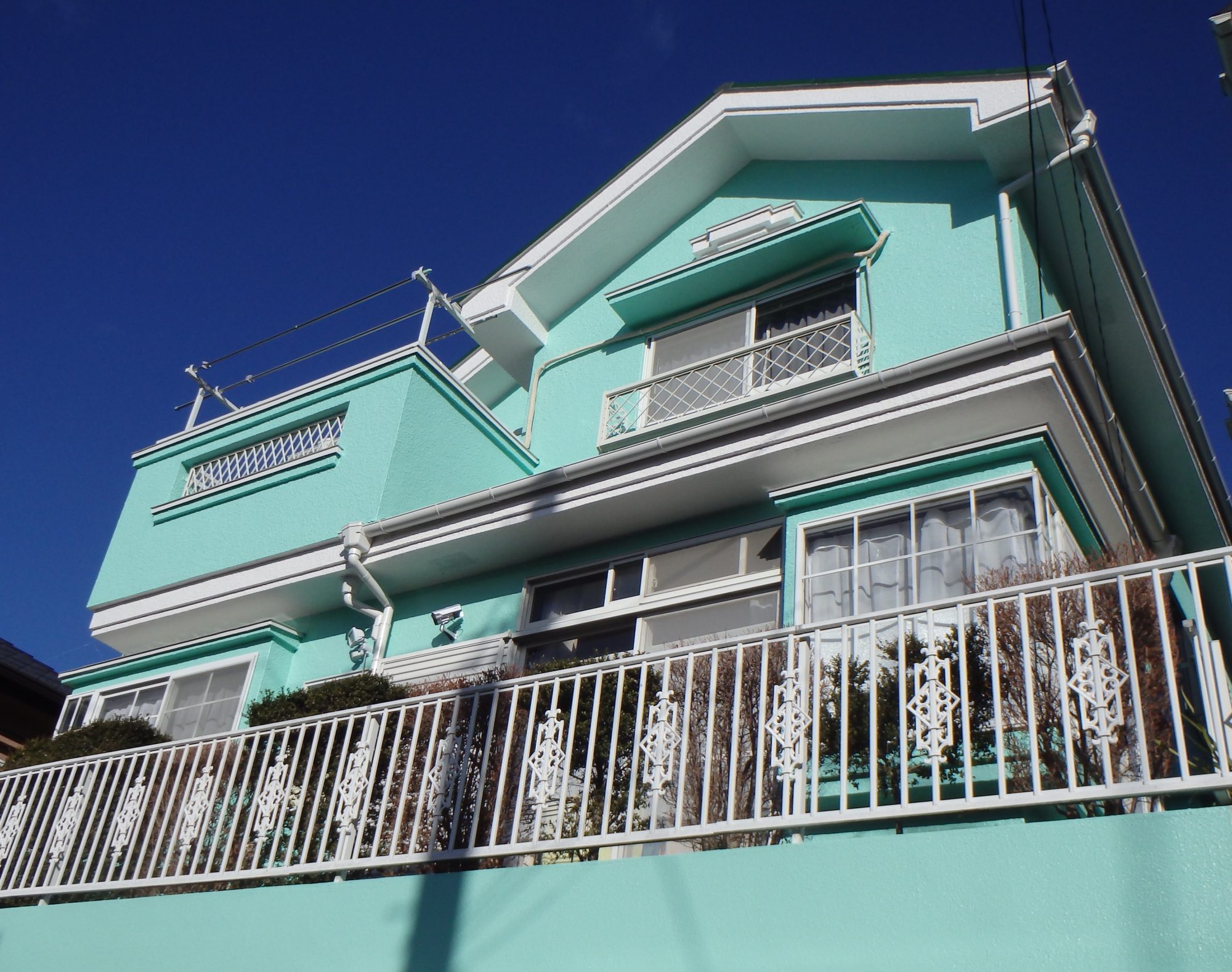 入間市【外壁・屋根塗装】ブルーグリーンの外壁　明るくイメージチェンジ